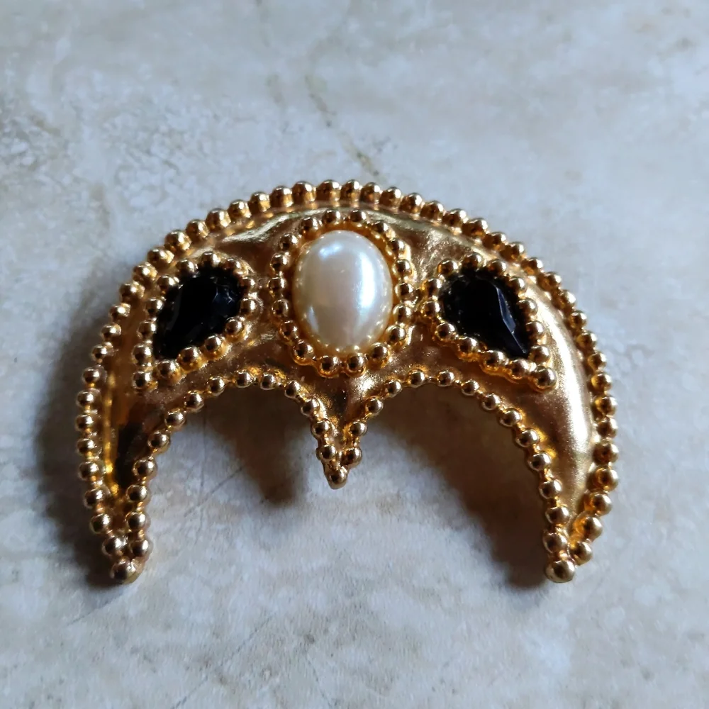 Vintage 1980s Carol Dauplaise Golden Baroque Pearl Faceted Crystal Moon Pin
